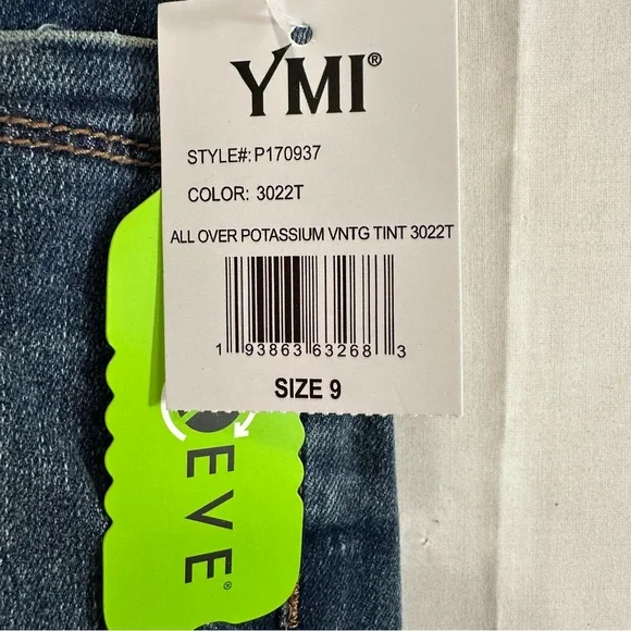 YMI Womens WannaBettaButt Mid-Rise Bootcut Denim Jeans 9/29 - Picture 4 of 10